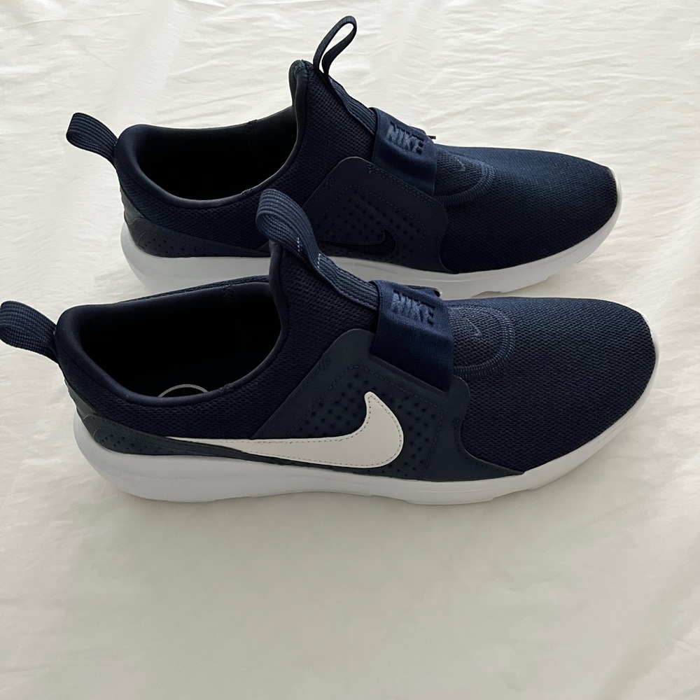 Nike Men's Athletic Shoes - Navy and White